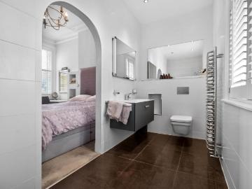 2 bed flat for sale
