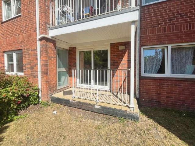 2 bed flat for sale