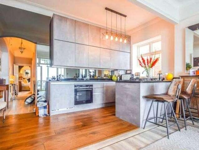 2 bed flat for sale