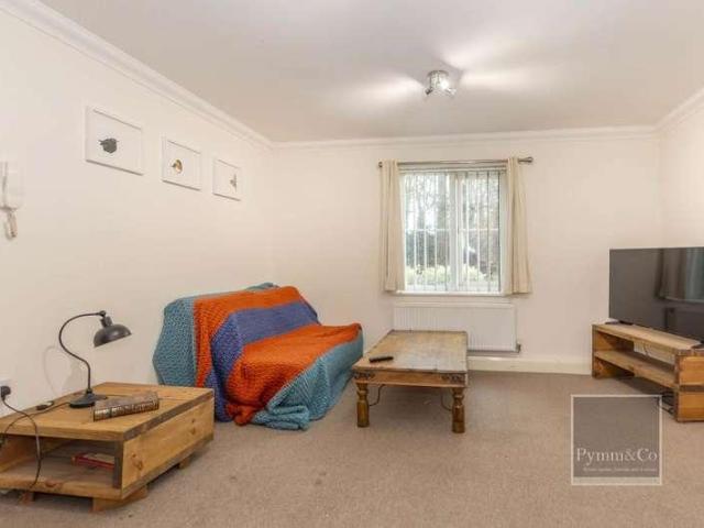 2 bed flat for sale