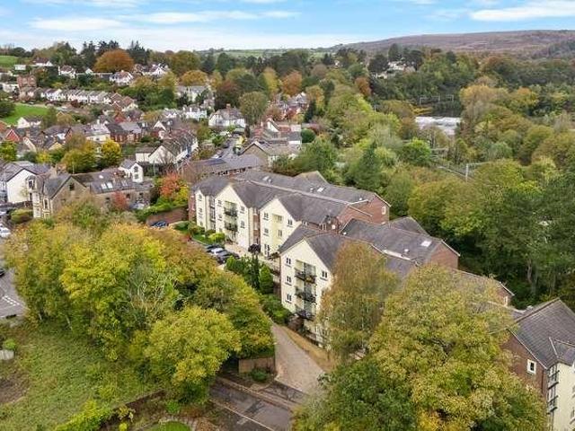 2 bed flat for sale