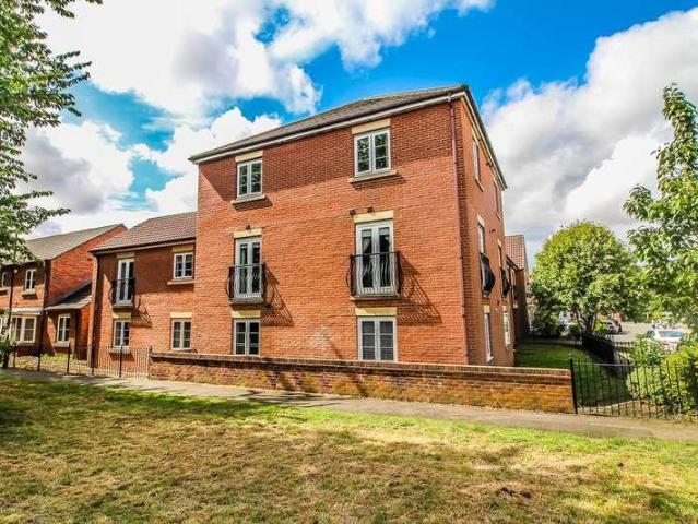 2 bed flat for sale