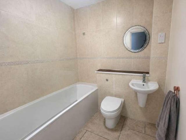 2 bed flat for sale