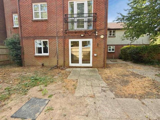 2 bed flat for sale