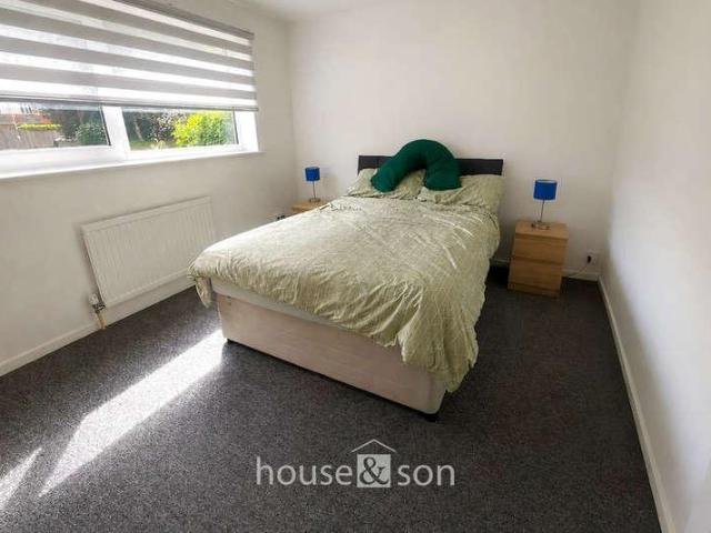 2 bed flat for sale