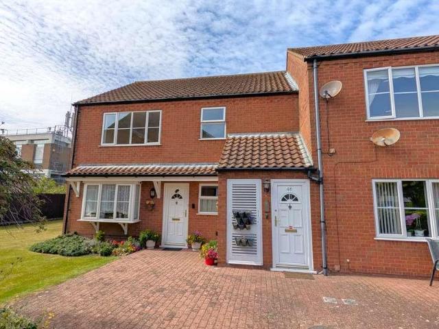 2 bed flat for sale