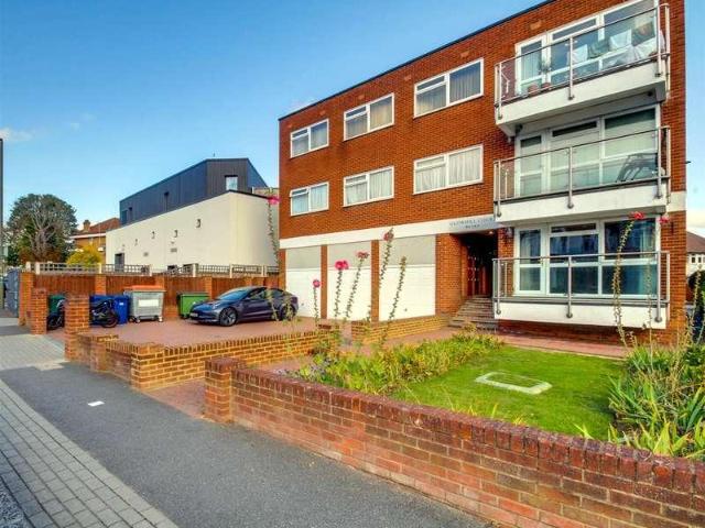 2 bed flat for sale