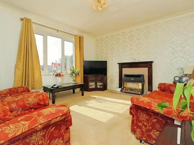 2 bed flat for sale