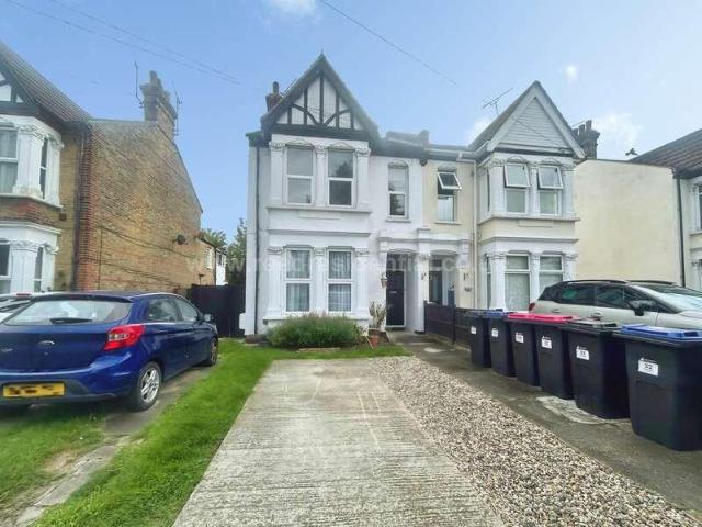2 bed flat for sale