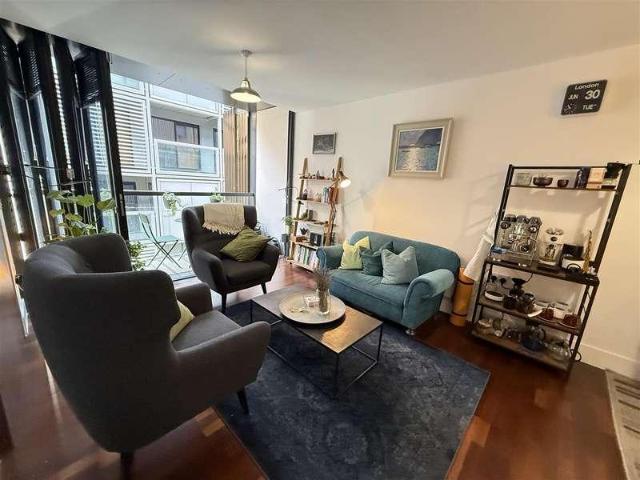 2 bed flat for sale