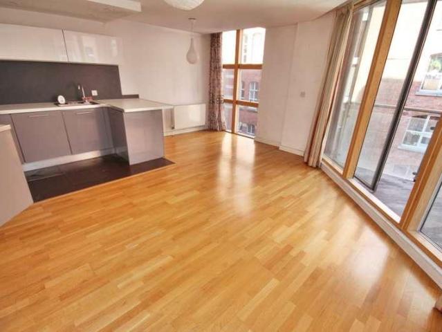 2 bed flat for sale