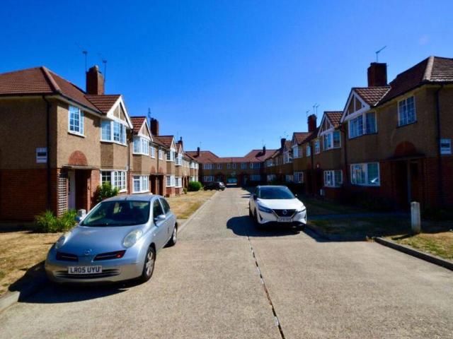 2 bed flat for sale