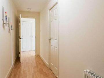 2 bed flat for sale
