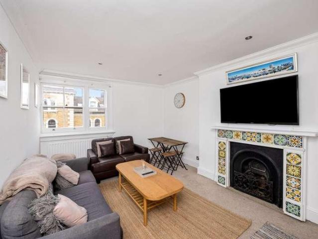 2 bed flat for sale