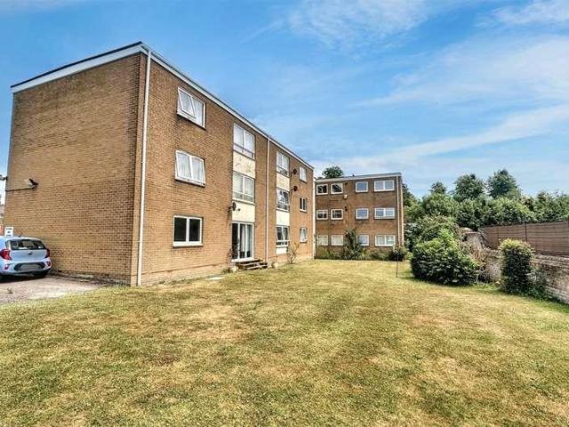 2 bed flat for sale