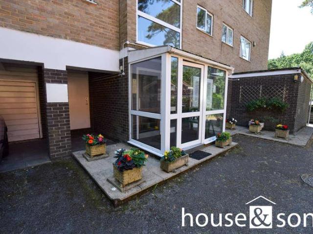 2 bed flat for sale