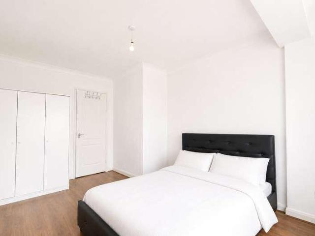 2 bed flat for sale