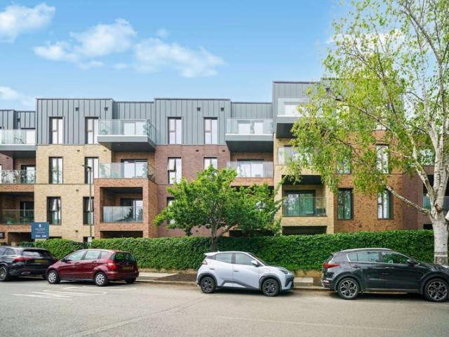 2 bed flat for sale