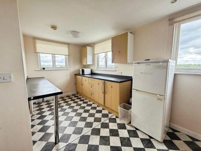 2 bed flat for sale