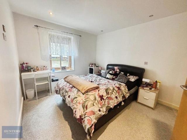 2 bed flat for sale
