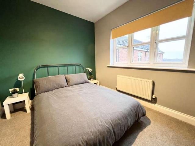 2 bed flat for sale