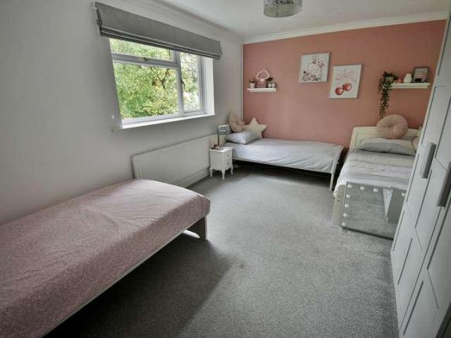 2 bed flat for sale