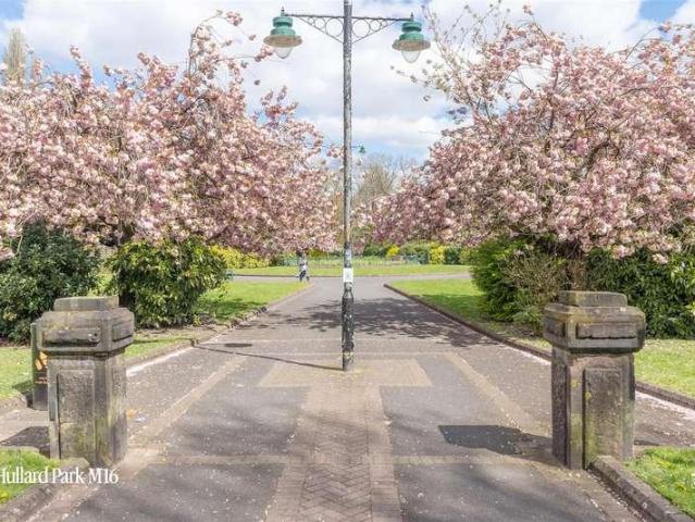 2 bed flat for sale