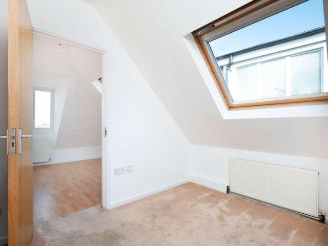 2 bed flat for sale
