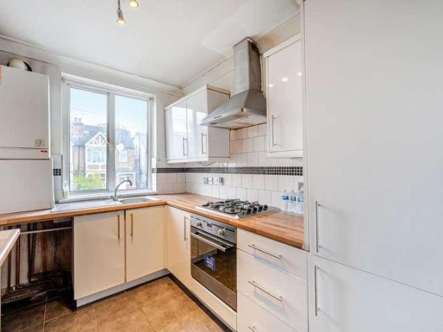 2 bed flat for sale