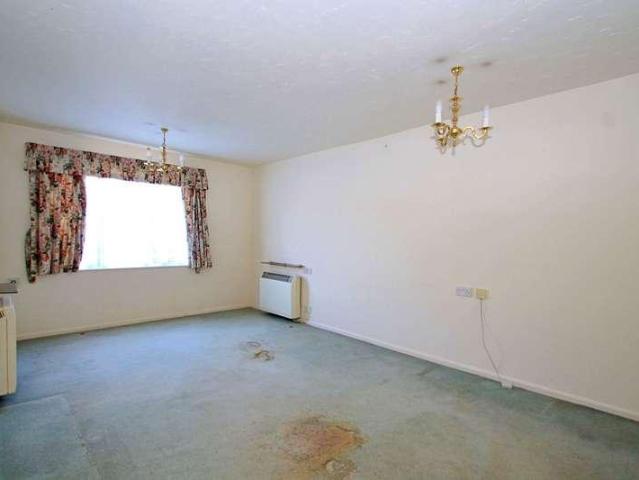 2 bed flat for sale