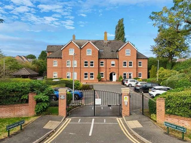 2 bed flat for sale