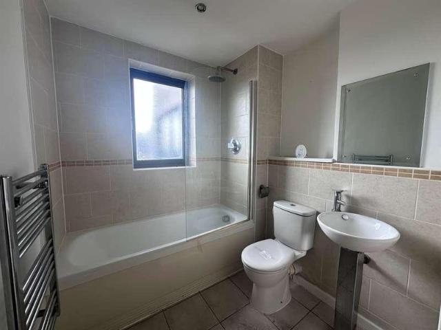 2 bed flat for sale