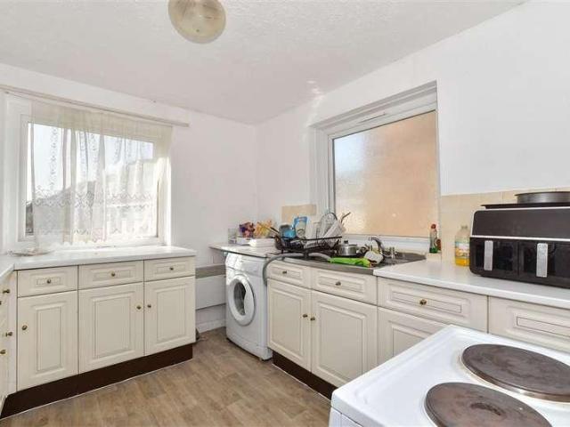 2 bed flat for sale