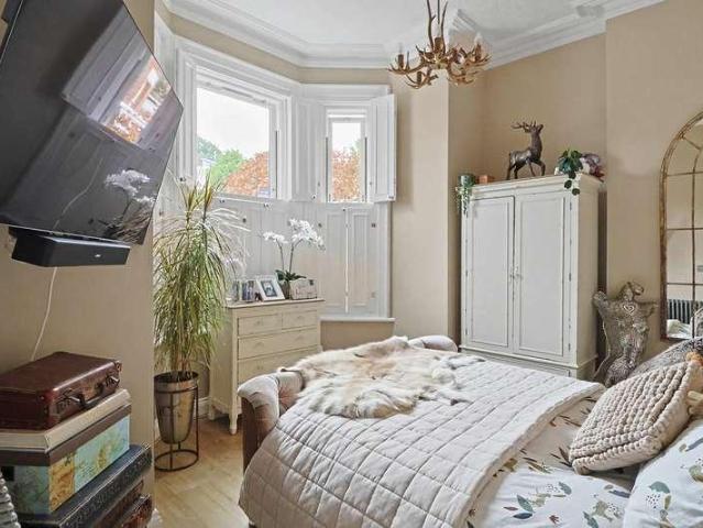 2 bed flat for sale
