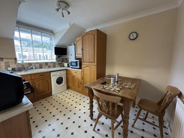2 bed flat for sale
