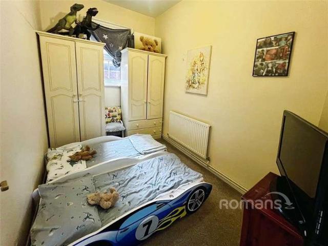2 bed flat for sale