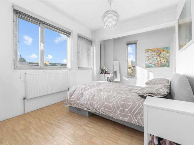 2 bed flat for sale