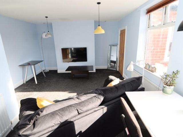 2 bed flat for sale