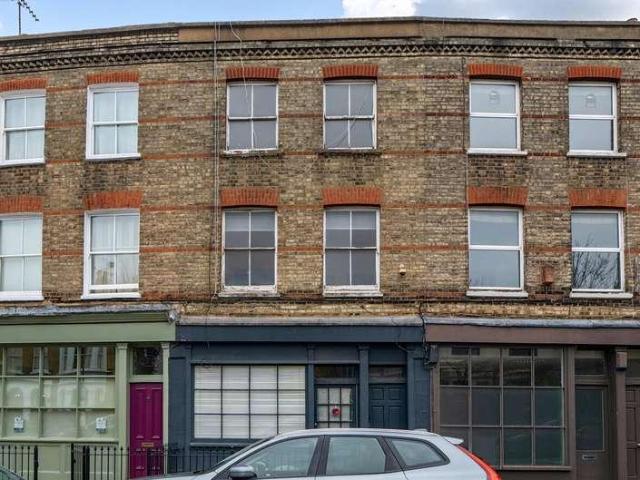 2 bed flat for sale