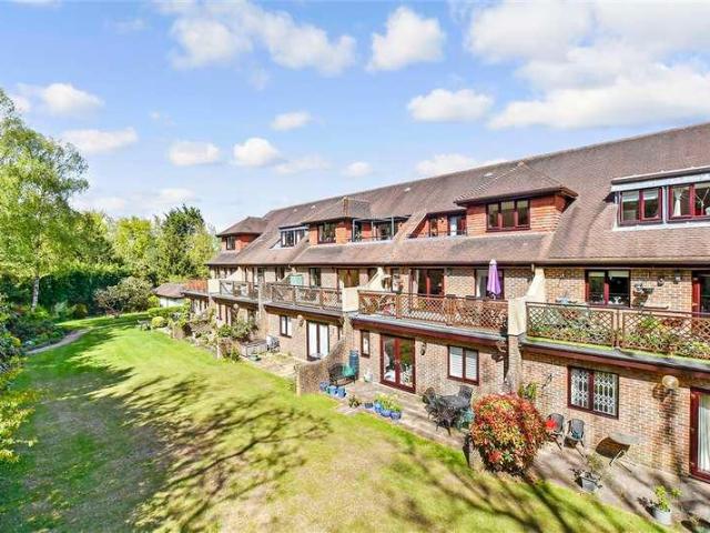 2 bed flat for sale