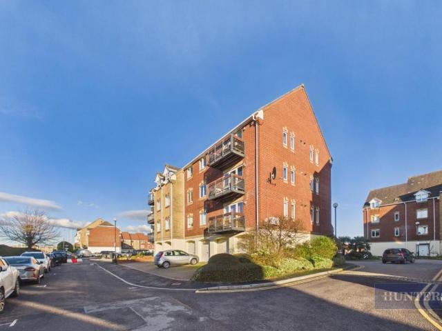 2 bed flat for sale