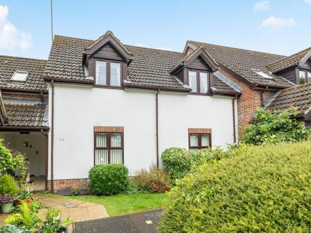 2 bed flat for sale