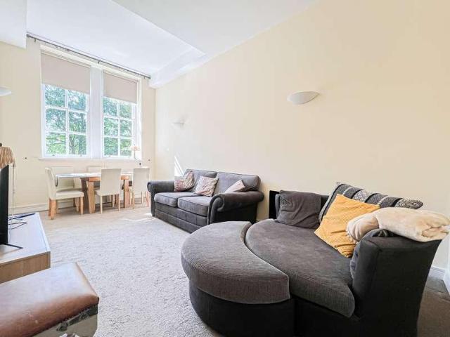 2 bed flat for sale