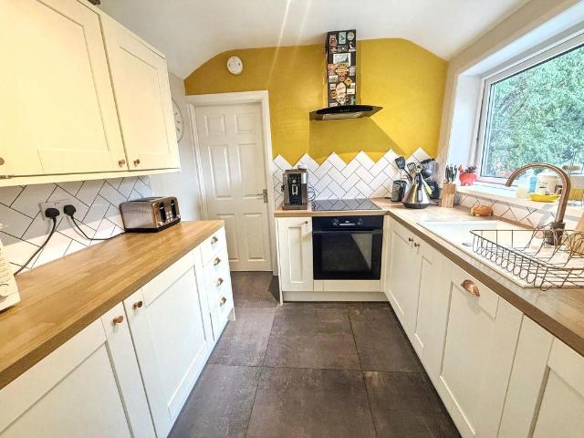 2 bed flat for sale