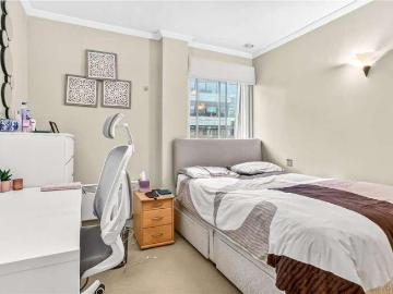 2 bed flat for sale