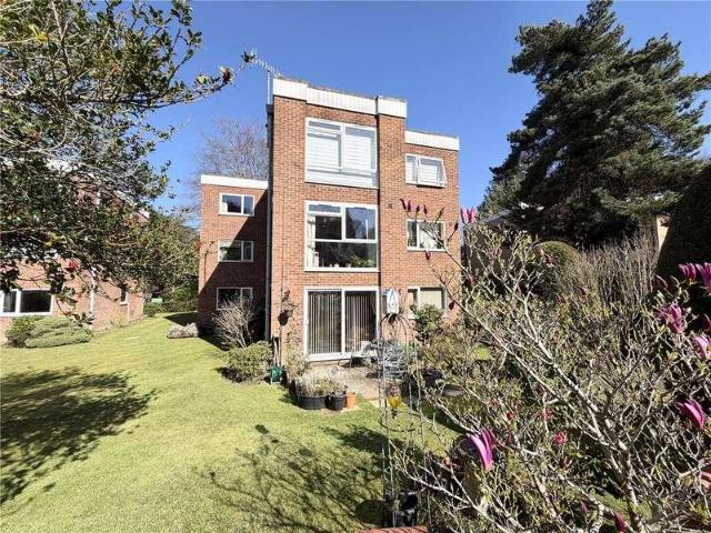 2 bed flat for sale