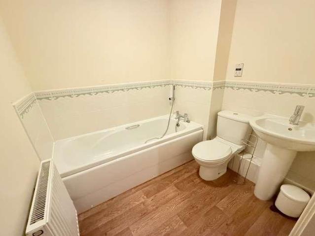 2 bed flat for sale