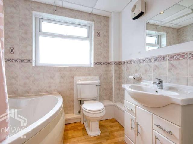2 bed flat for sale