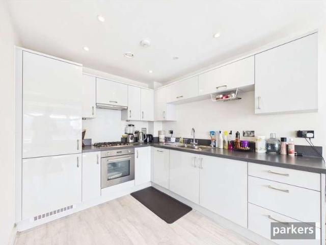 2 bed flat for sale