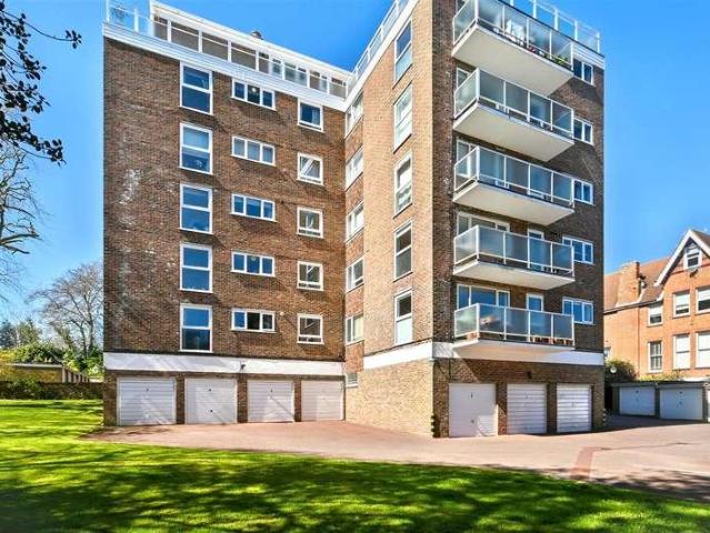 2 bed flat for sale